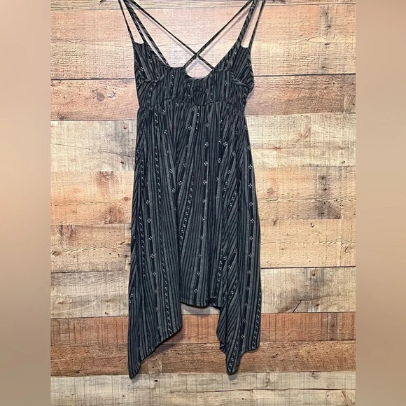🌻 Vans Asymmetrical Spaghetti Criss Cross Strap Dress Empire Waist size Medium - Picture 2 of 8